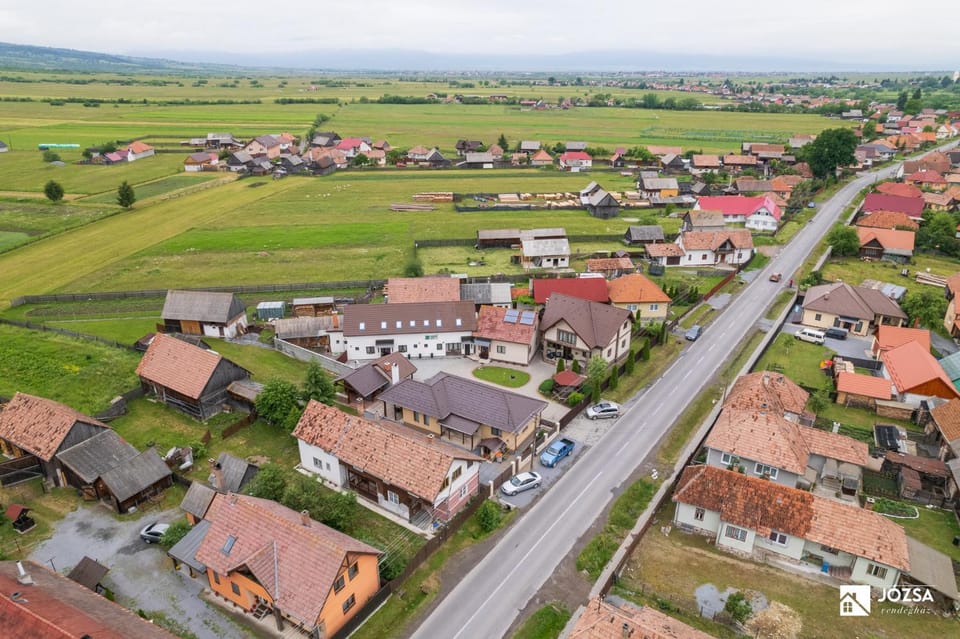 Property building, Day, Bird's eye view, Street view, Location