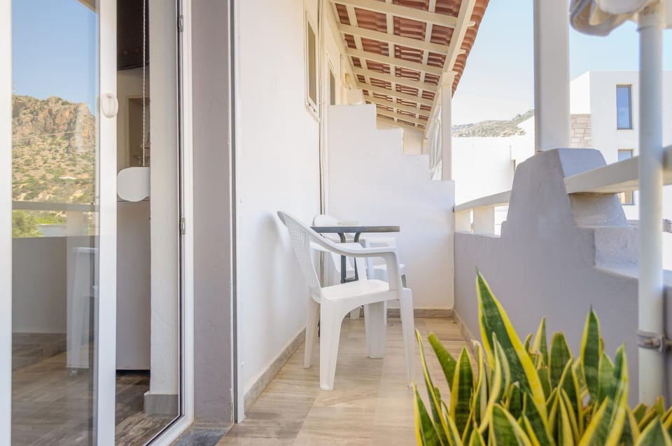 View (from property/room), Balcony/Terrace, Mountain view