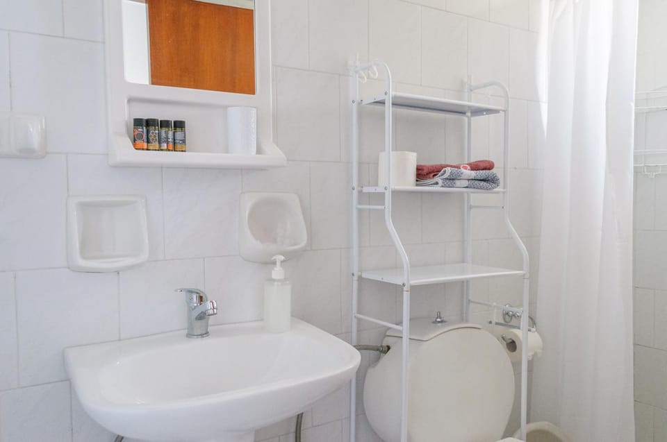 Shower, Toilet, towels