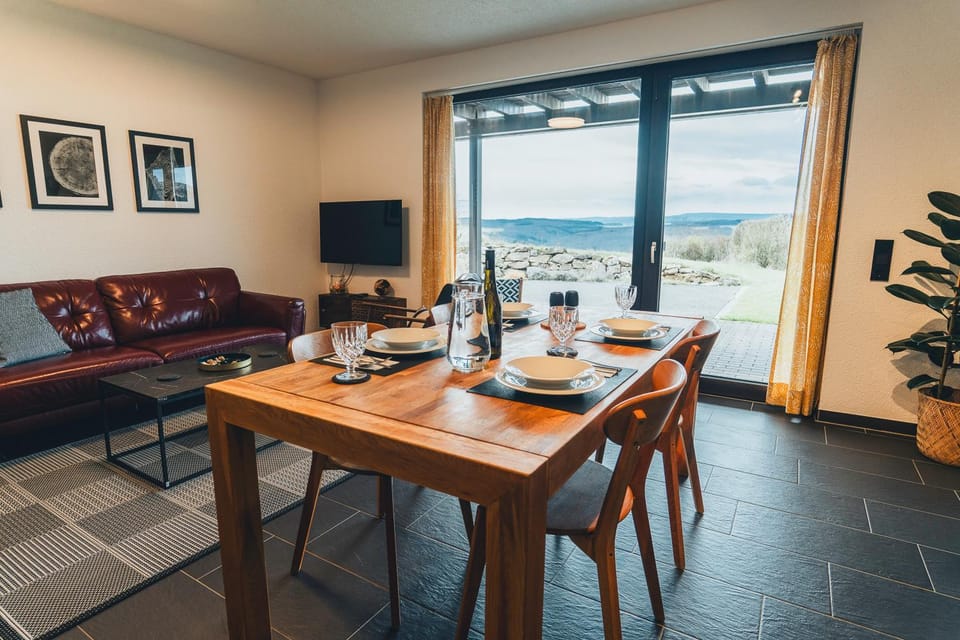 Natural landscape, TV and multimedia, Living room, Seating area, Dining area, Mountain view