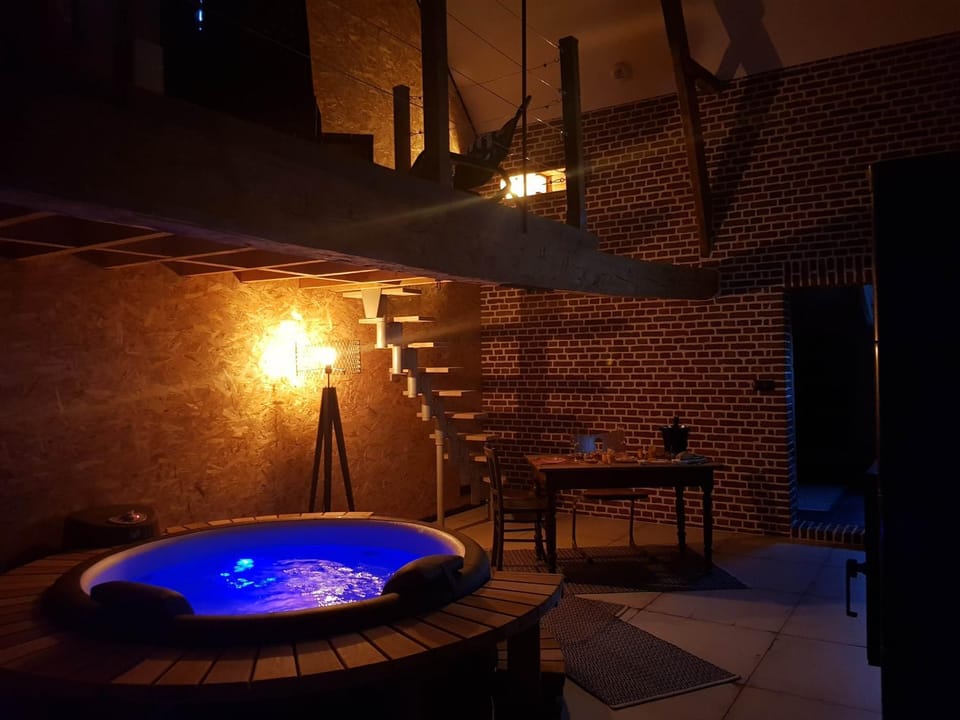 Hot Tub, Sauna, Steam room, Spa and wellness centre/facilities
