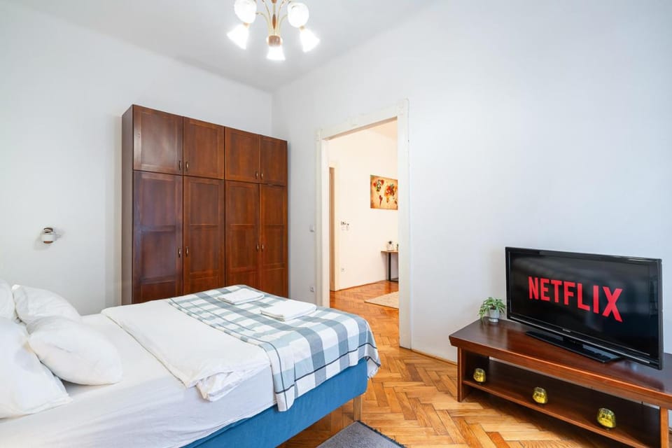 Bed, TV and multimedia, Bedroom, towels, wardrobe