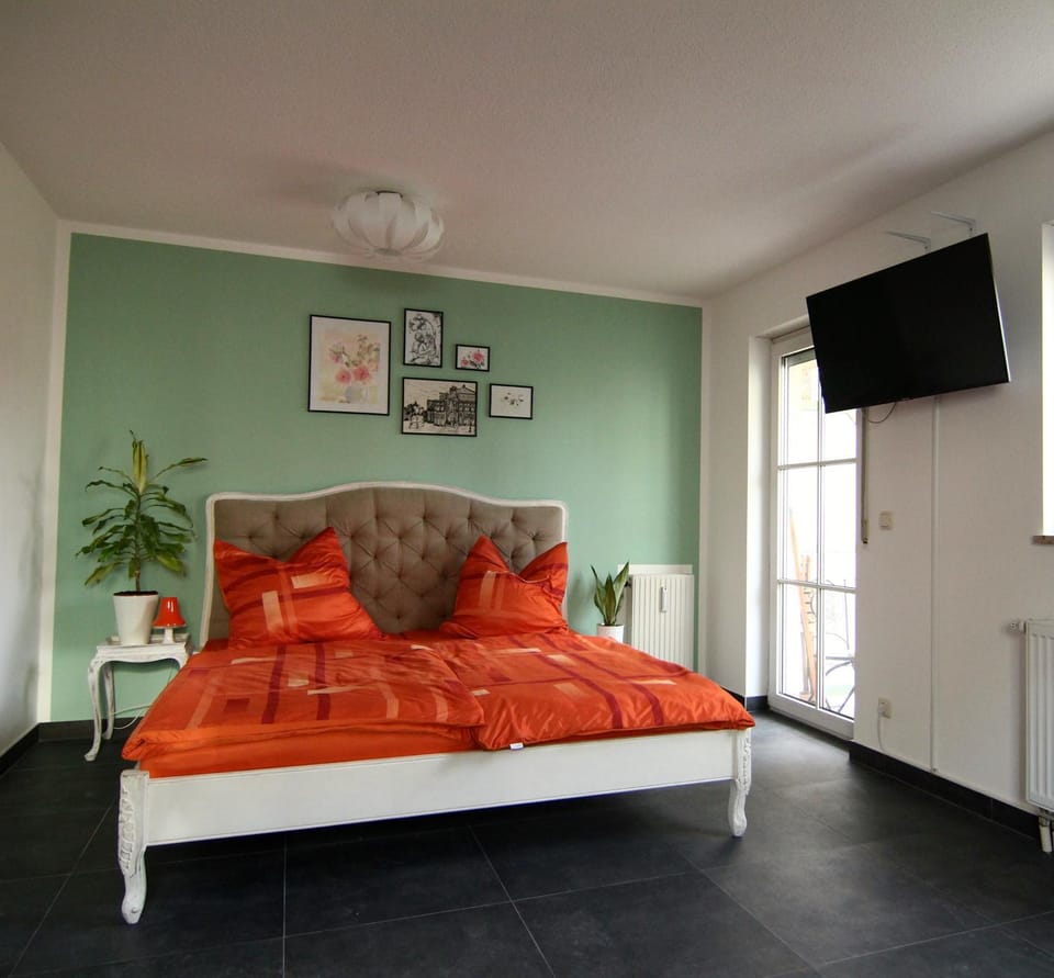 Bed, TV and multimedia, Living room, Bedroom