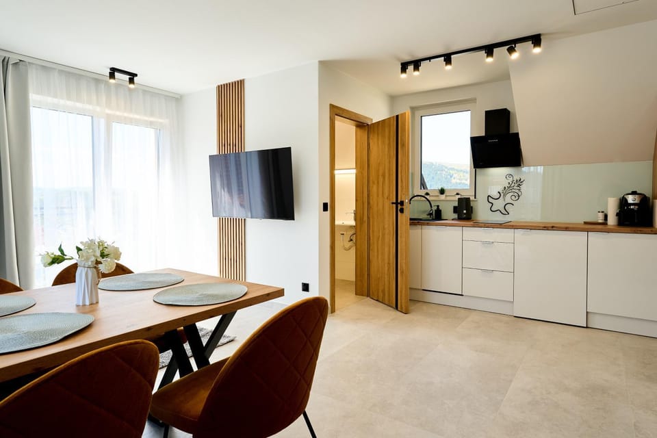 TV and multimedia, Kitchen or kitchenette, Dining area