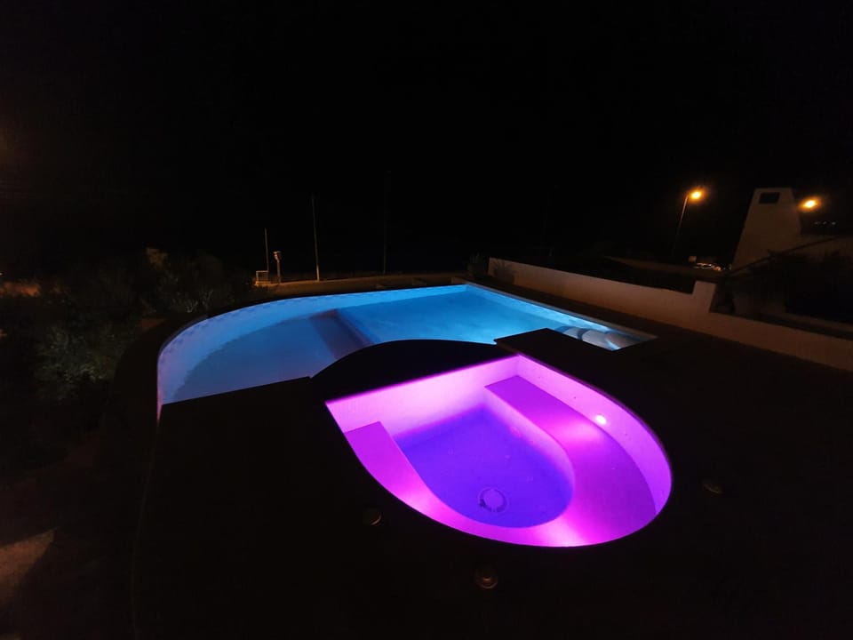 Swimming pool, Swimming pool