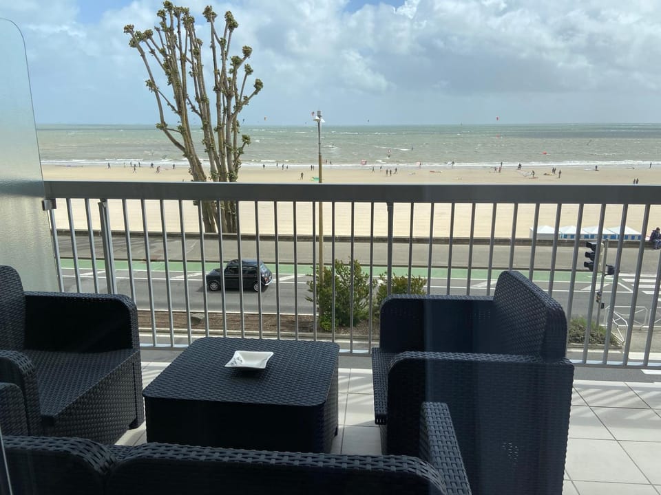 Beach, Breakfast