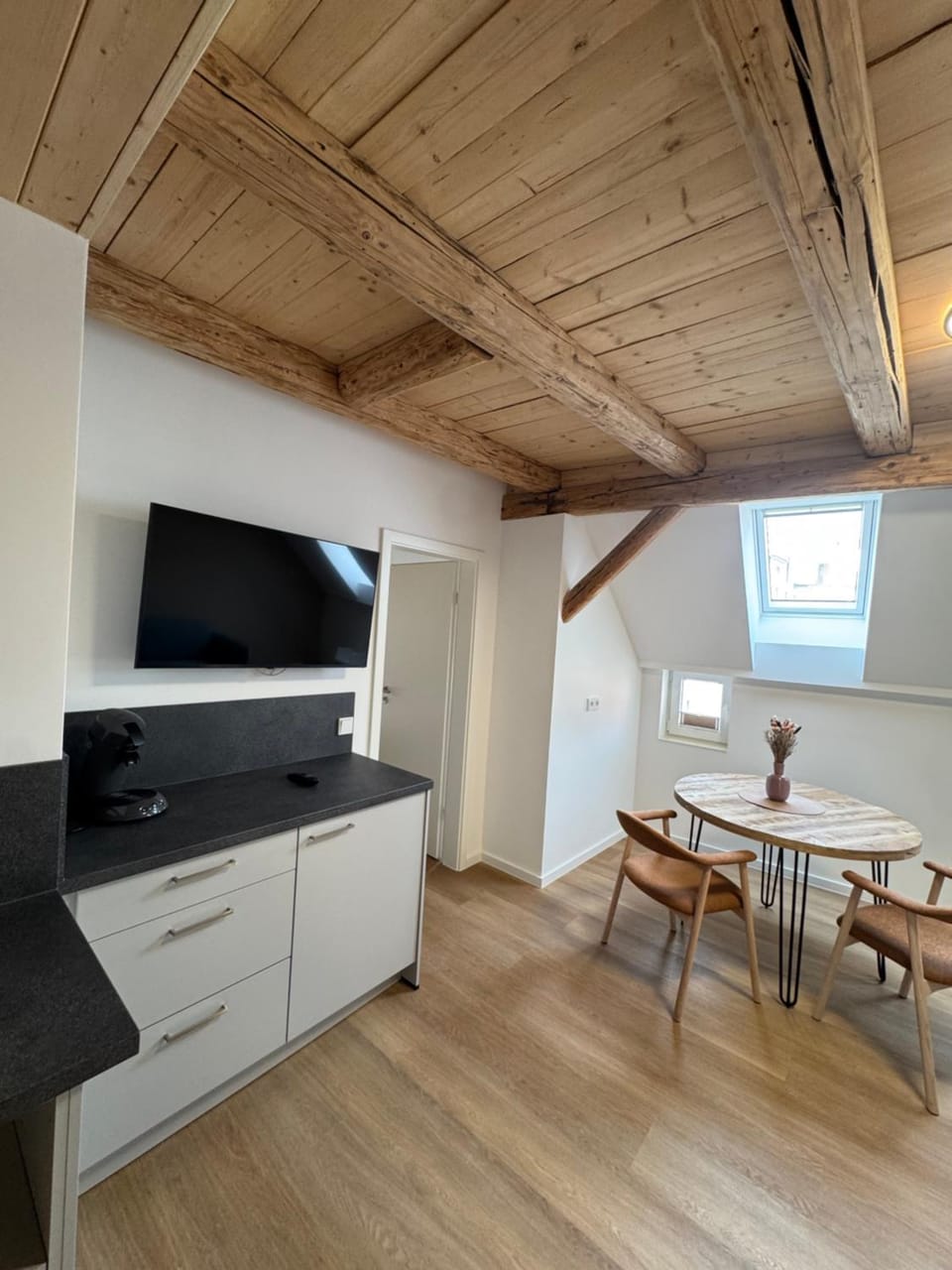TV and multimedia, Kitchen or kitchenette, Dining area