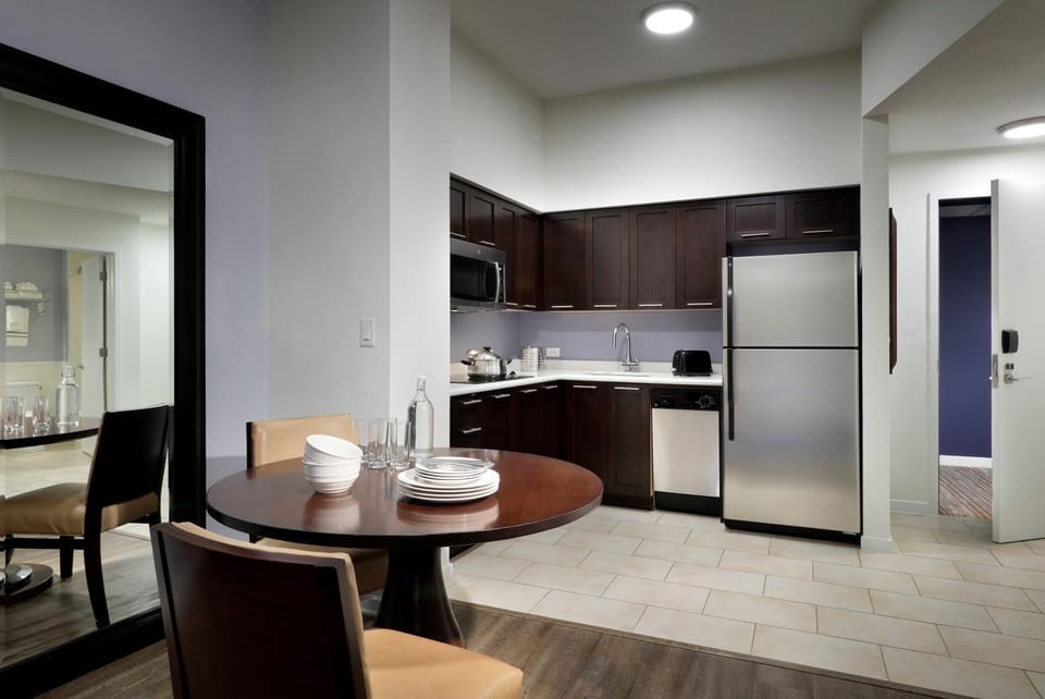 Bathroom, Kitchen or kitchenette, Dining area