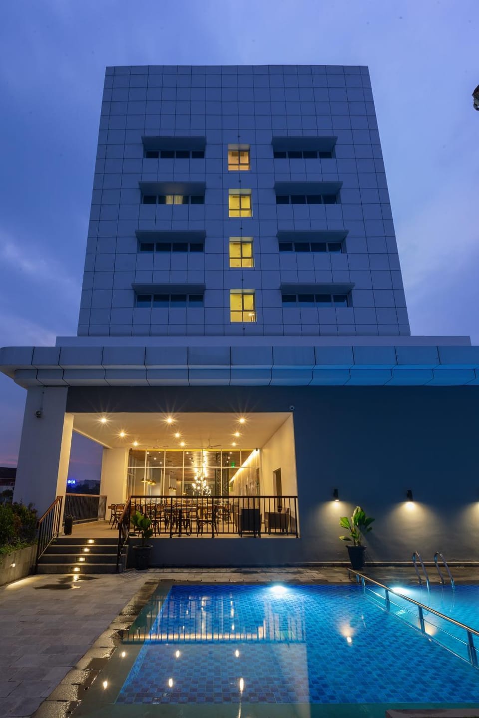 Swimming pool, Swimming pool