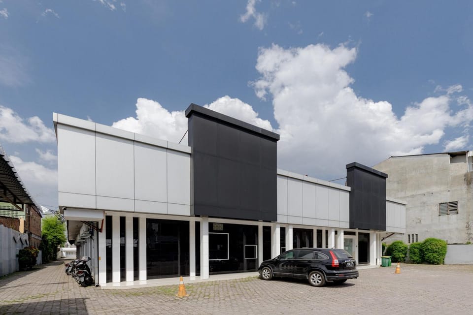 Facade/entrance