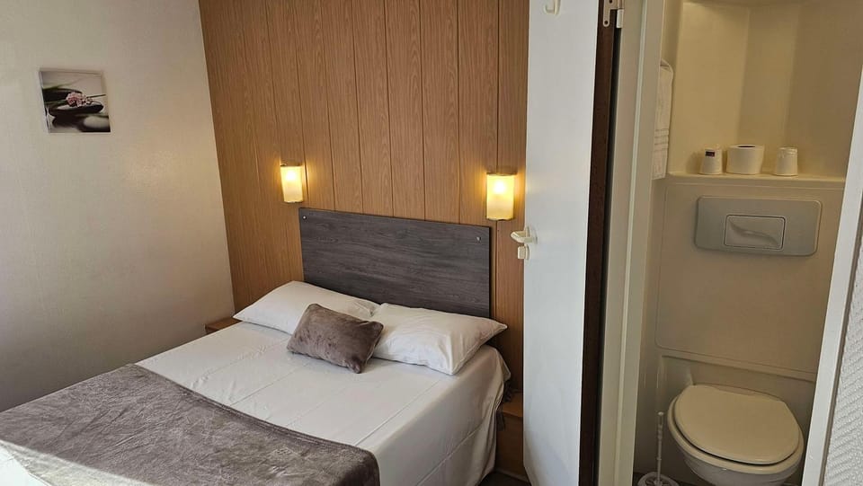 Toilet, Bathroom, Bedroom