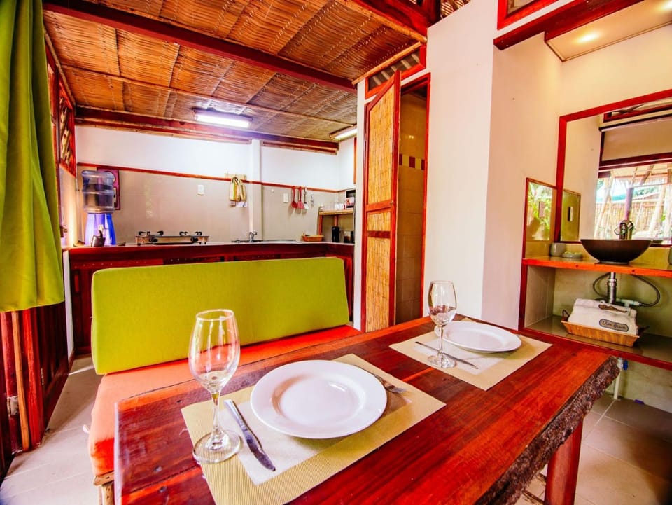 Restaurant/places to eat, Dining area
