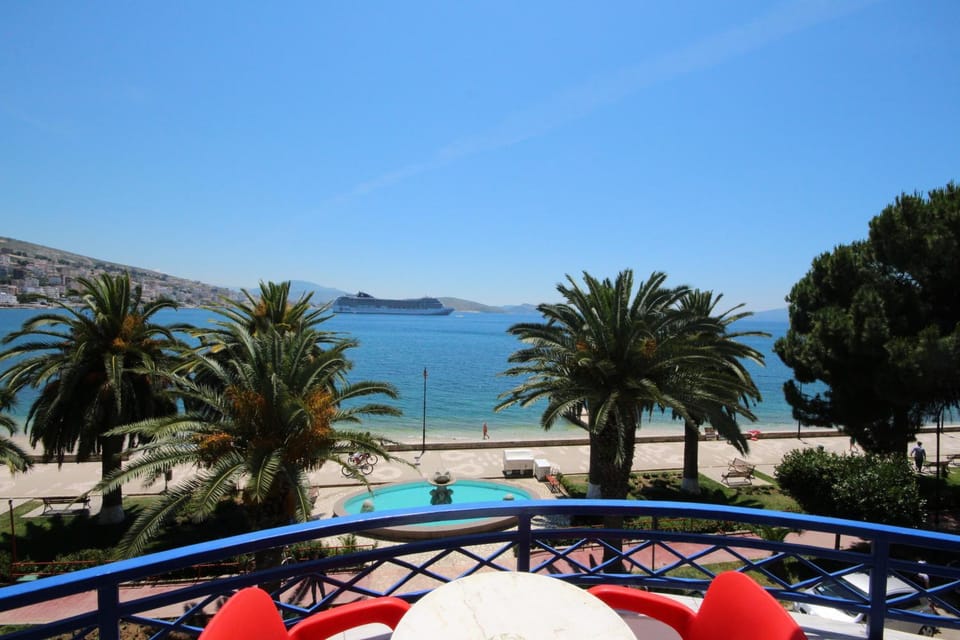 Facade/entrance, Garden, Balcony/Terrace, Beach, Sea view