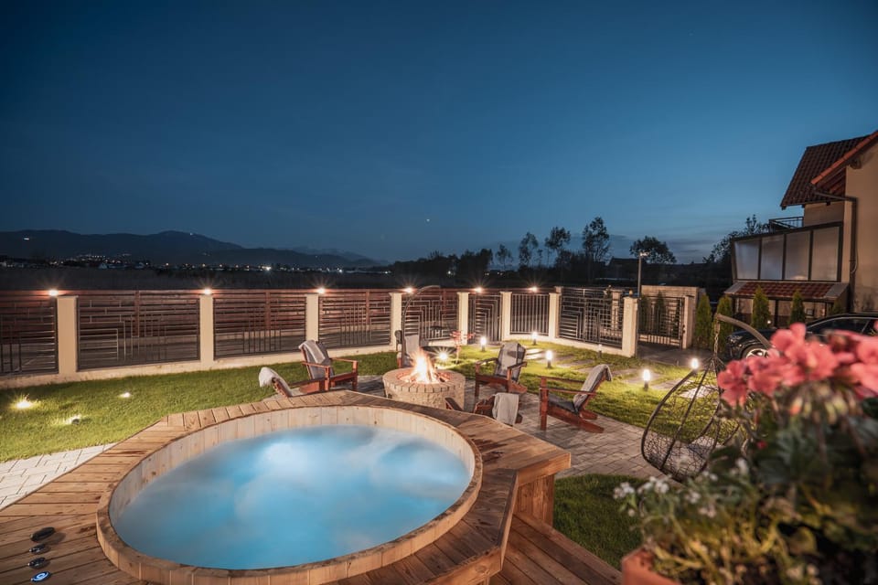 BBQ facilities, Hot Tub, Pool view, Swimming pool, flat iron