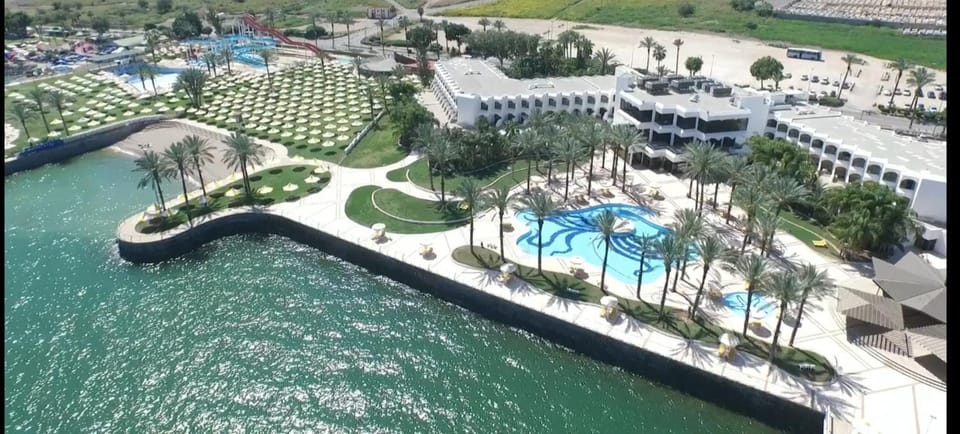 Bird's eye view, Pool view