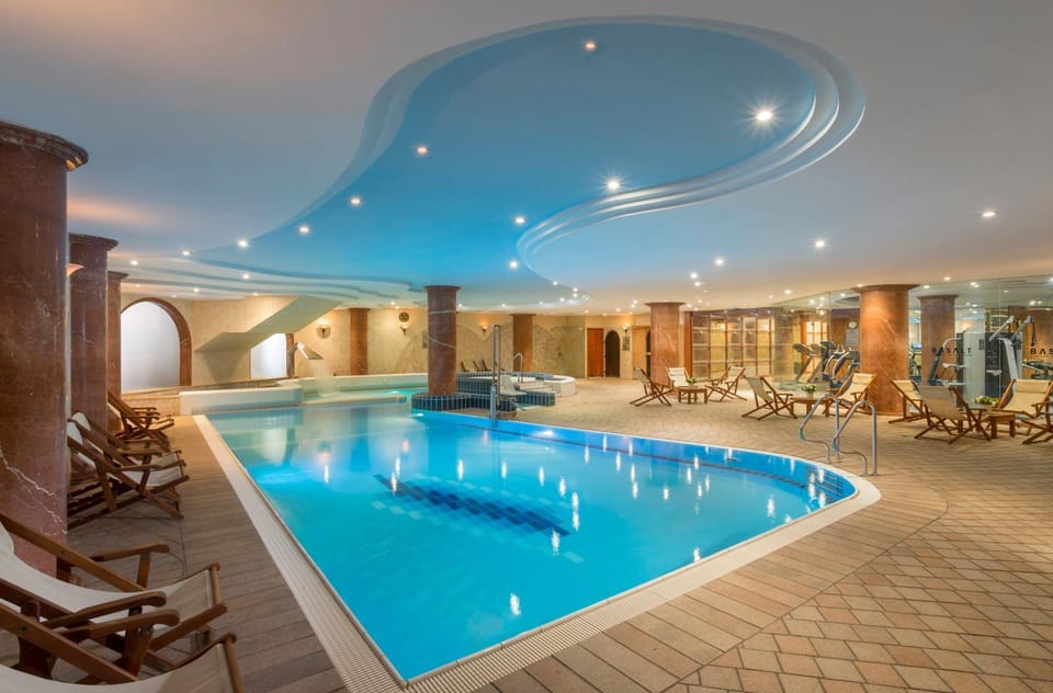 Hot Spring Bath, Sauna, Solarium, Spa and wellness centre/facilities, Swimming pool