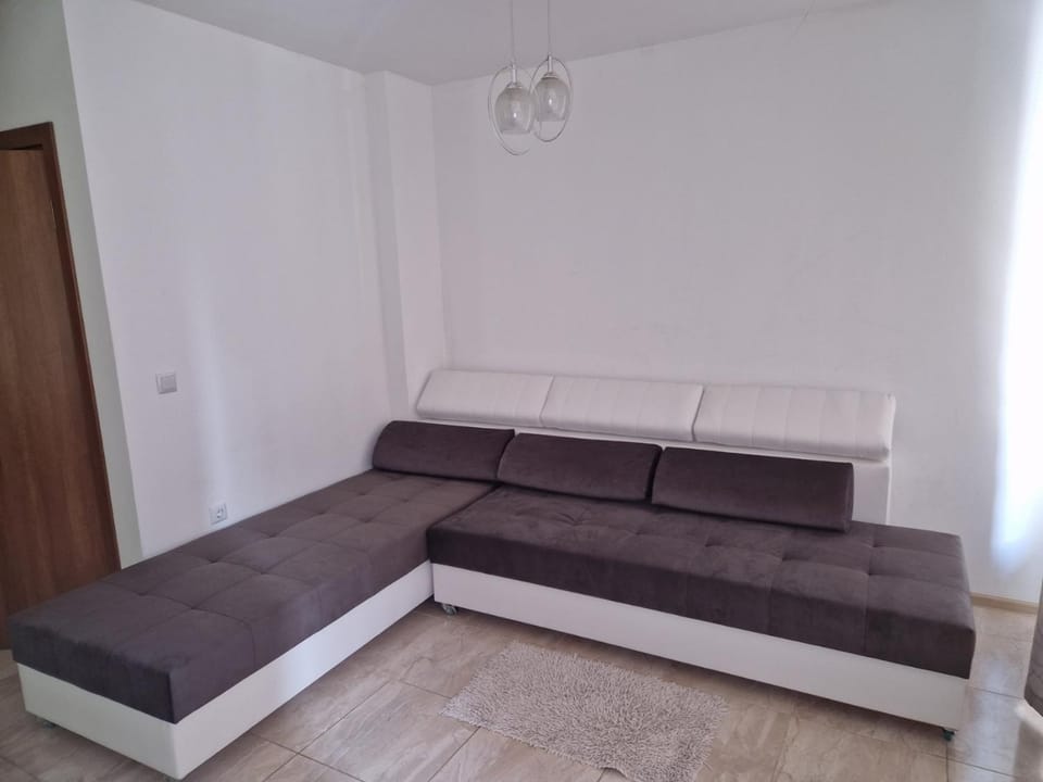 Bed, Living room, Seating area, internet, air conditioner