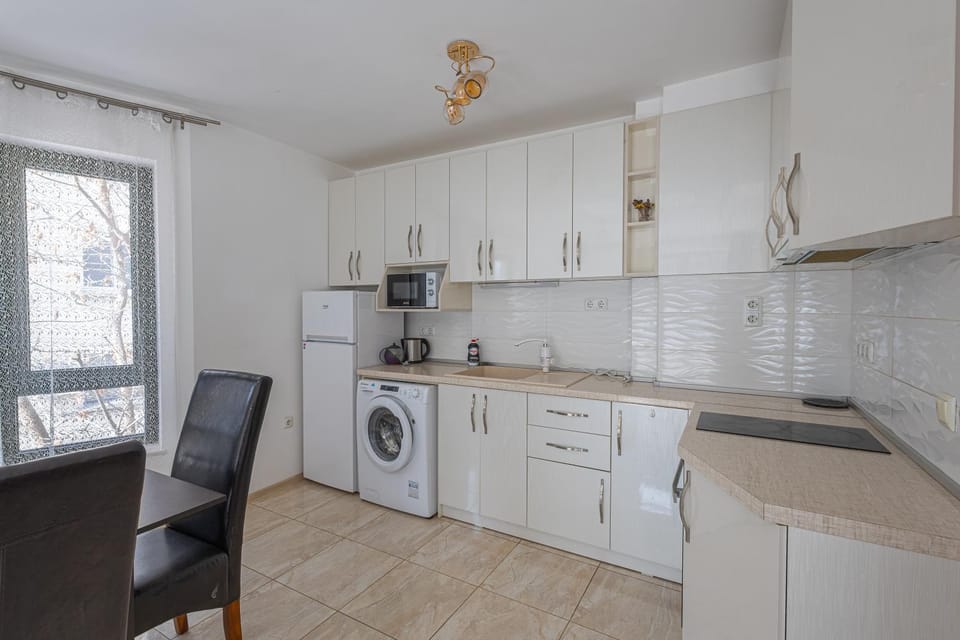 Kitchen or kitchenette, Living room, Dining area, internet, microwave, oven, stove, washing machine, air conditioner