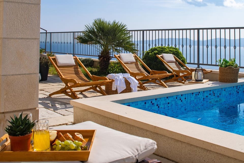 Seating area, Pool view, Sea view, Swimming pool, sunbed