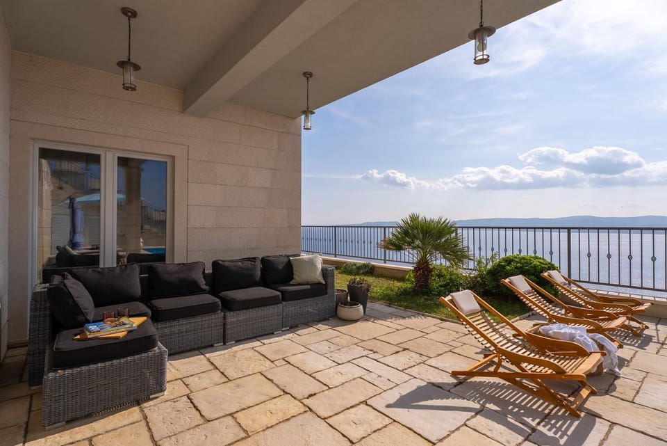 BBQ facilities, Balcony/Terrace, air conditioner