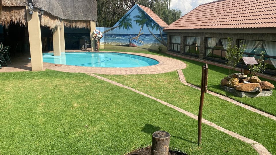 The Log Cabin Apartments Hotel Cabin in KwaZulu-Natal