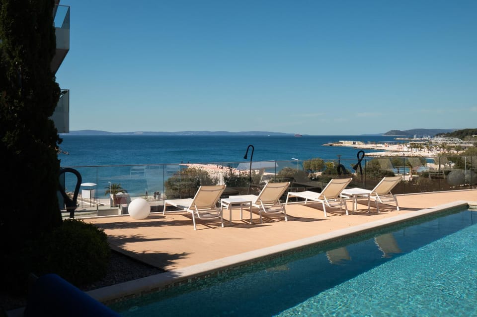Sea view, Swimming pool