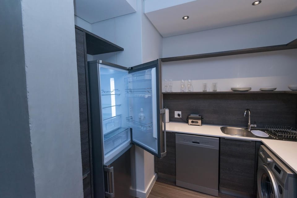 Kitchen or kitchenette, dishwasher