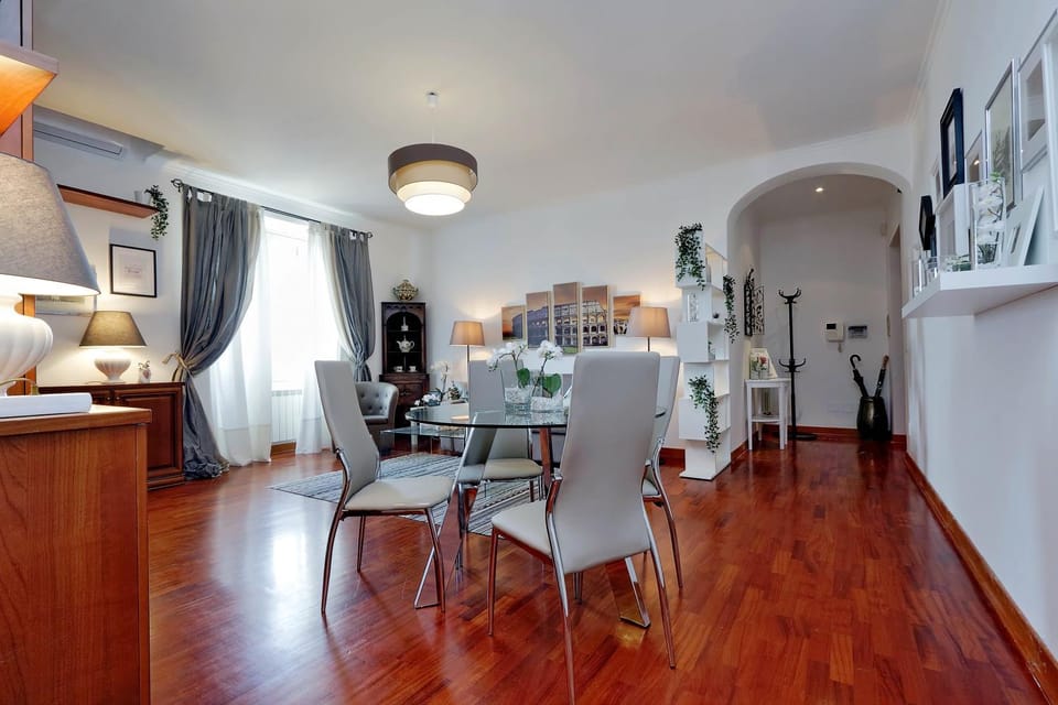 Seating area, Dining area