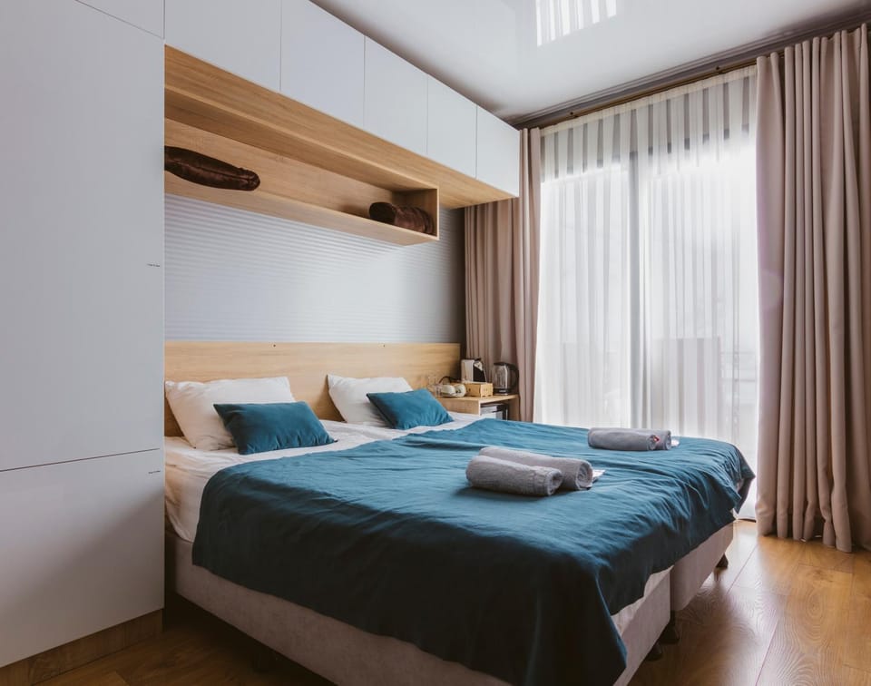 Bed, Bedroom, towels
