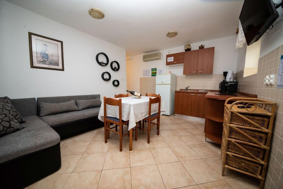 Kitchen or kitchenette, Living room, Dining area