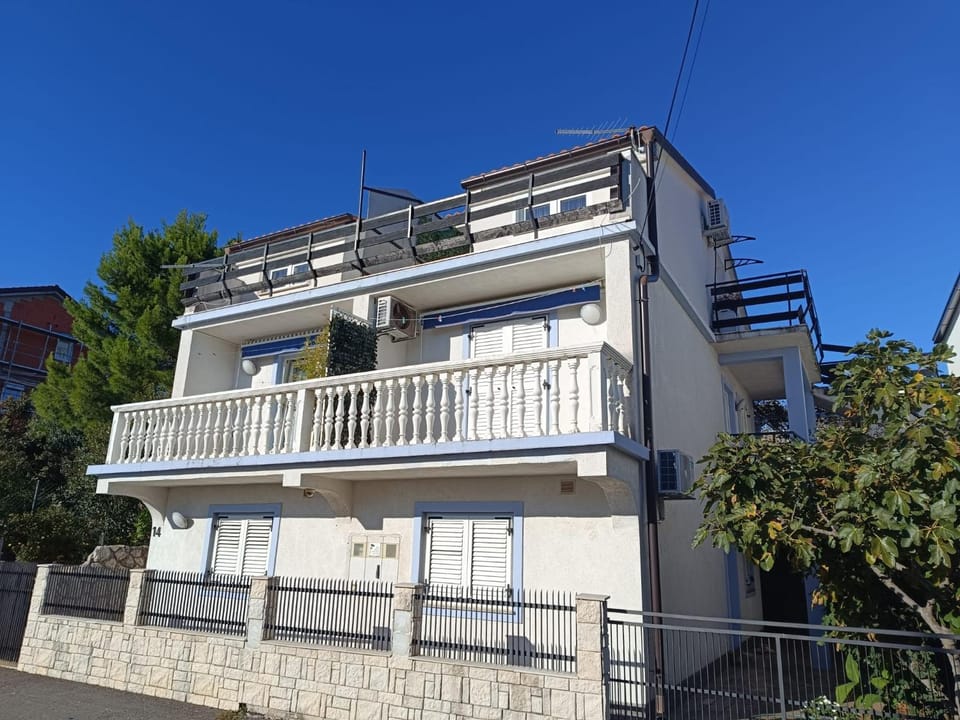 Property building, Facade/entrance, Off site