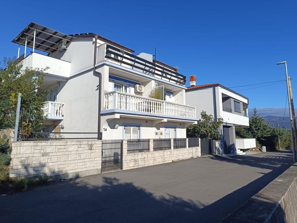Property building, Facade/entrance, Off site