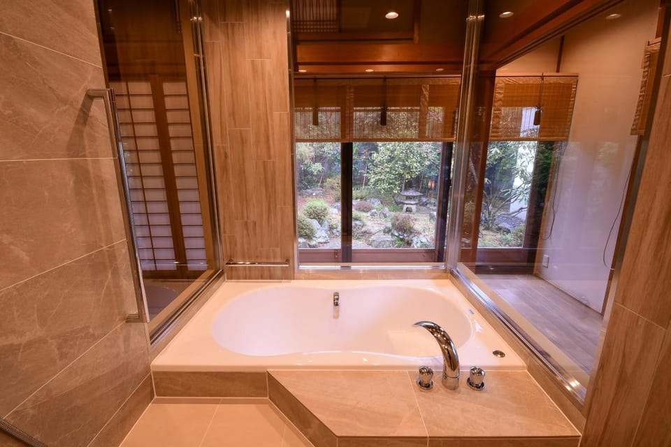 View (from property/room), room service