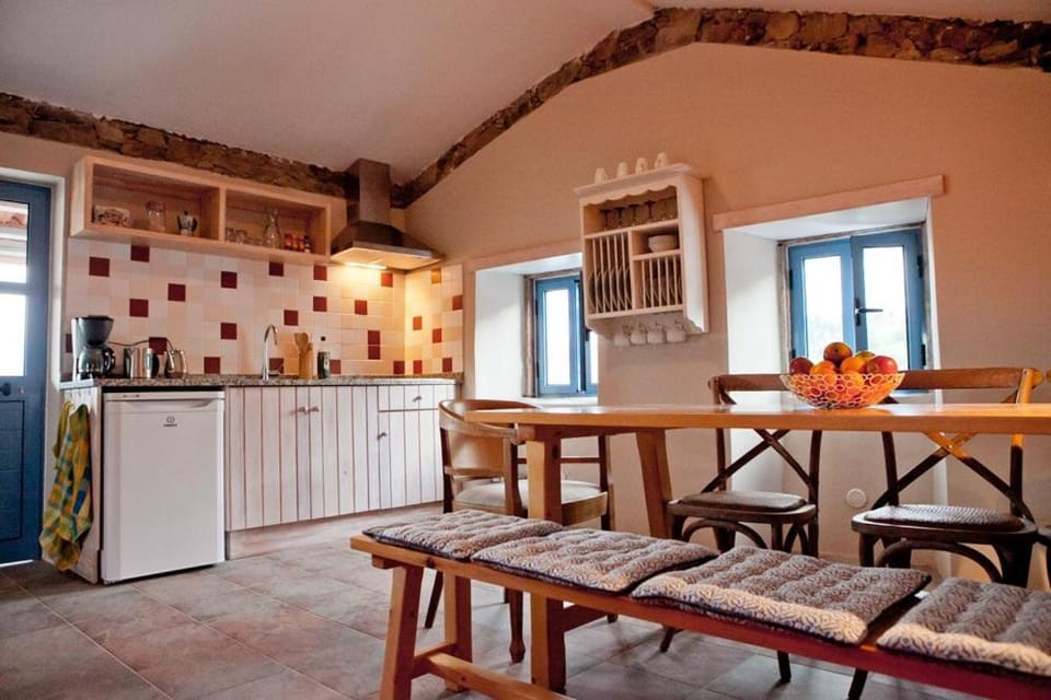 Kitchen or kitchenette, Seating area, Dining area