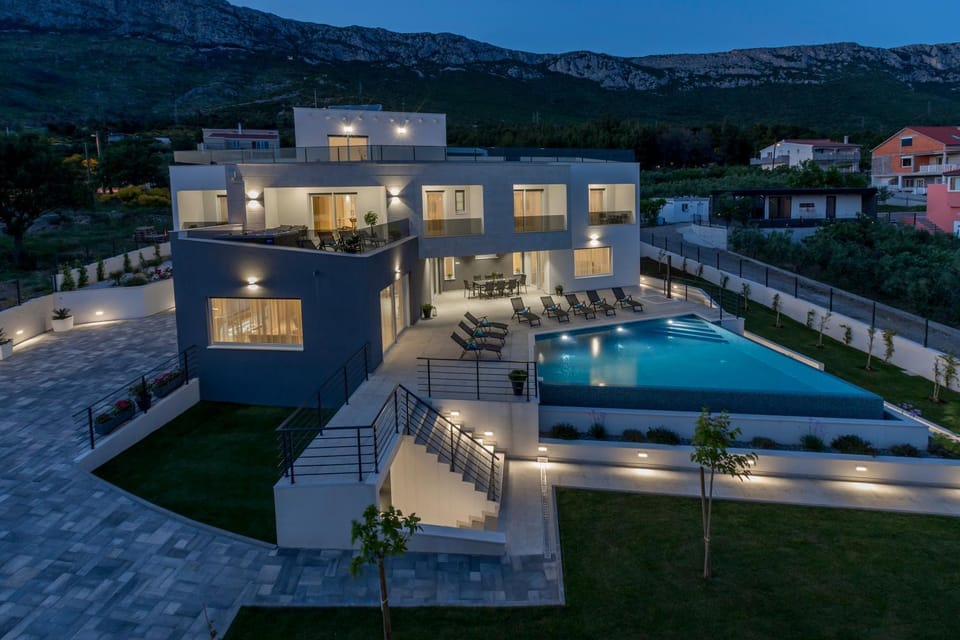 Property building, Swimming pool
