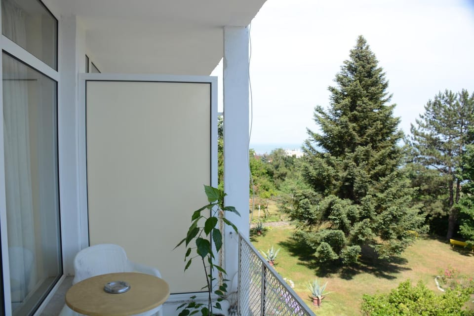 Balcony/Terrace, Garden view
