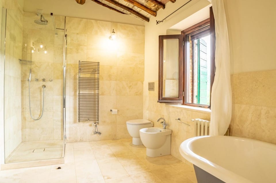 Podere Bargnano Cetona, Sleeps 12, Pool, WiFi, Air conditioning Villa in Umbria