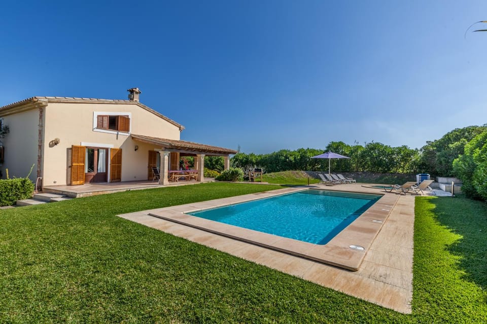 Property building, Garden, Garden view, Pool view, Swimming pool, Swimming pool, sunbed