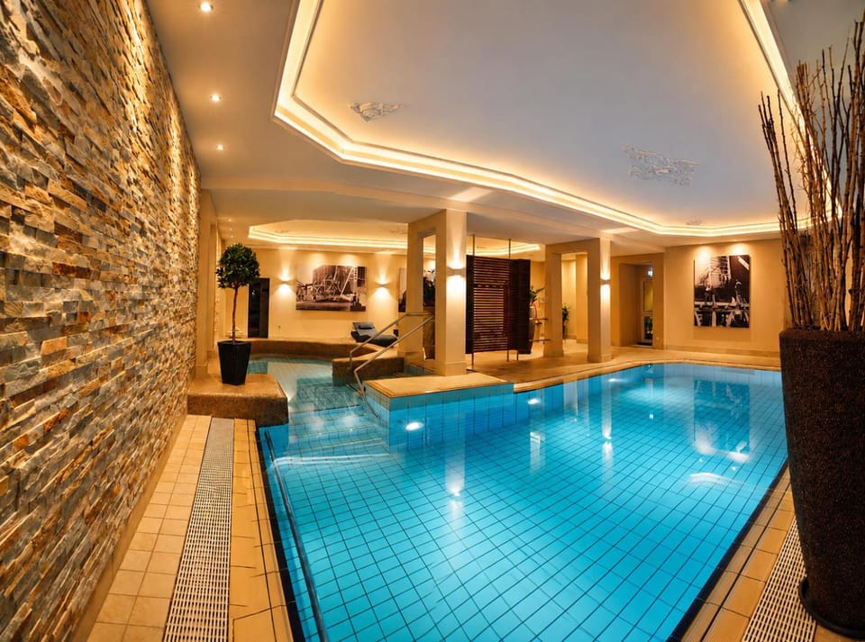 Kurhotel Grüttner mit eigenem Sole Thermal Schwimmbad 32 Grad und Saunalandschaft Hotel in Lippstadt