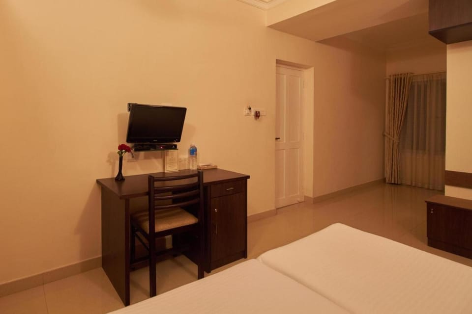 Bed, TV and multimedia, Photo of the whole room, Bedroom, hair dresser