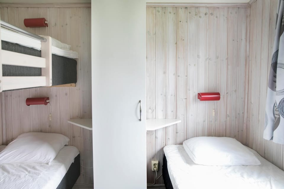 Bedroom, bunk bed