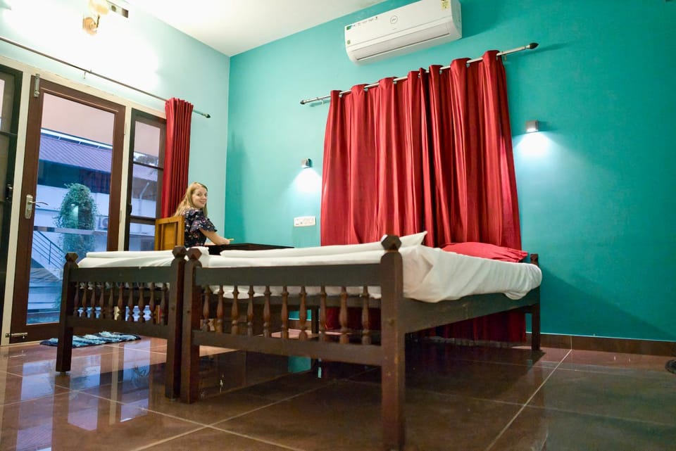 Bed, Photo of the whole room, Dining area, Bedroom, air conditioner