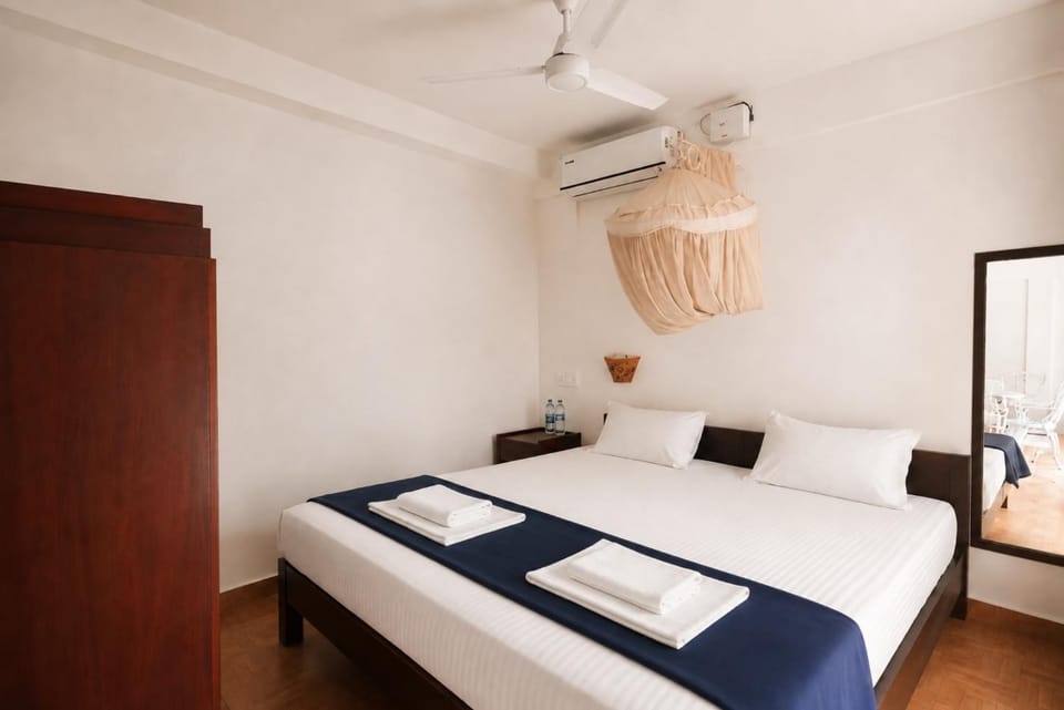 Bed, Photo of the whole room, Bedroom, air conditioner