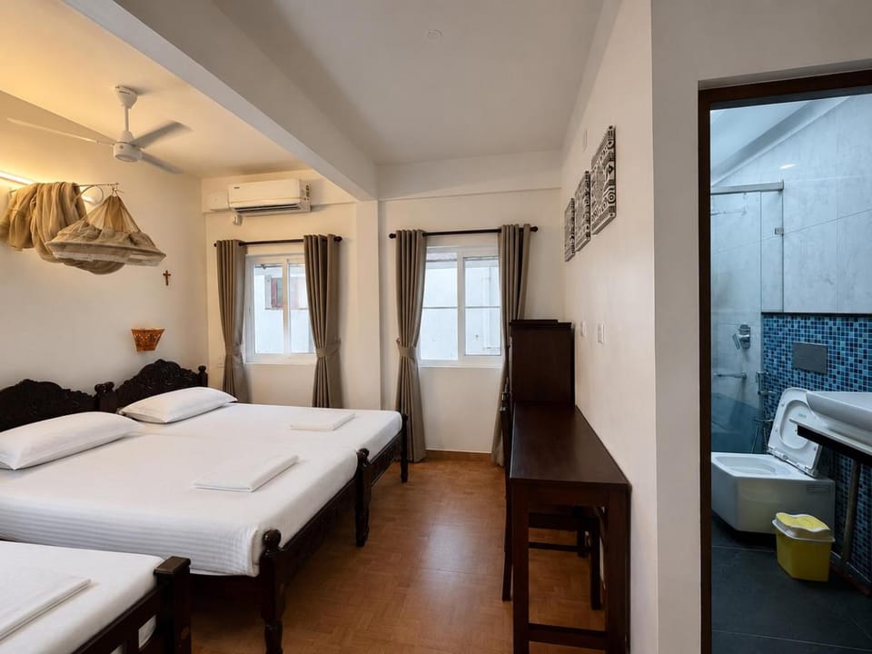 Shower, Toilet, Bed, Bathroom, Photo of the whole room, Bedroom, towels
