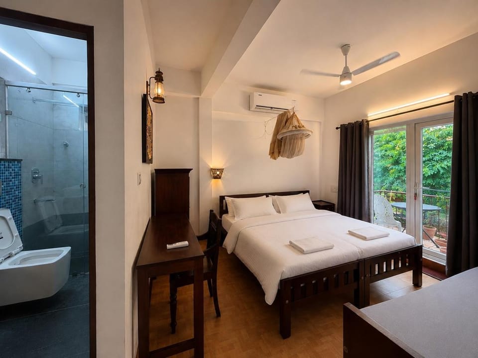 Bed, Bathroom, Photo of the whole room, Bedroom