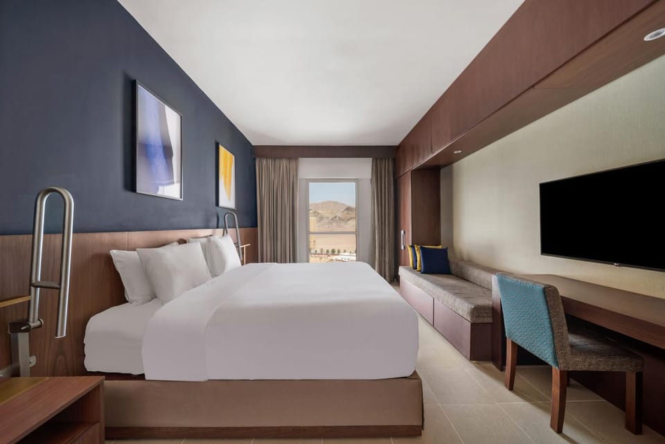 Bed, TV and multimedia, Photo of the whole room, Bedroom, acessibility