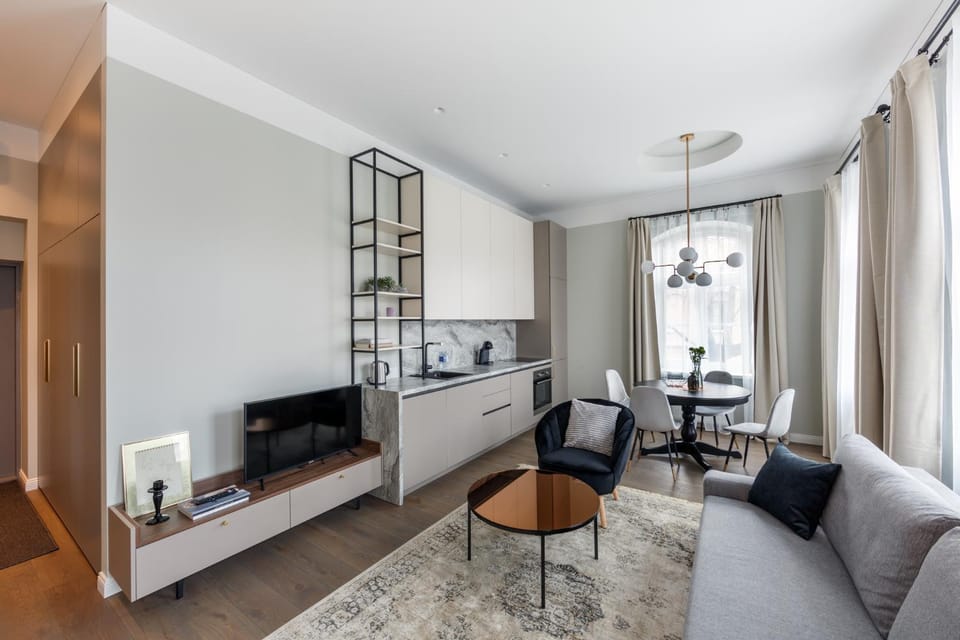 TV and multimedia, Living room, Seating area, Dining area