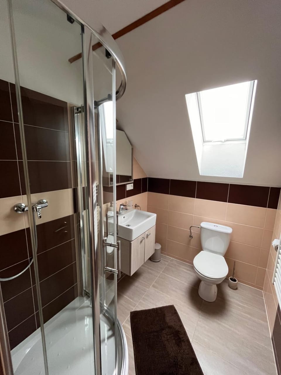 Shower, Toilet, Bathroom, towels
