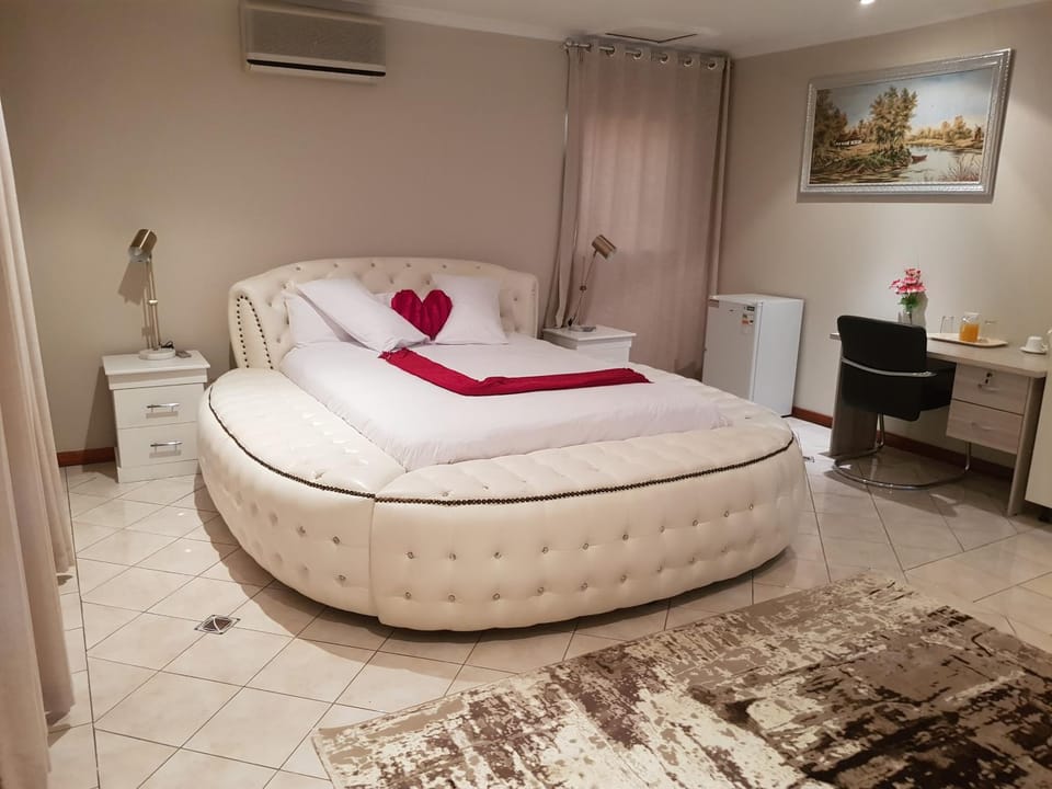 Bed, Other, Photo of the whole room