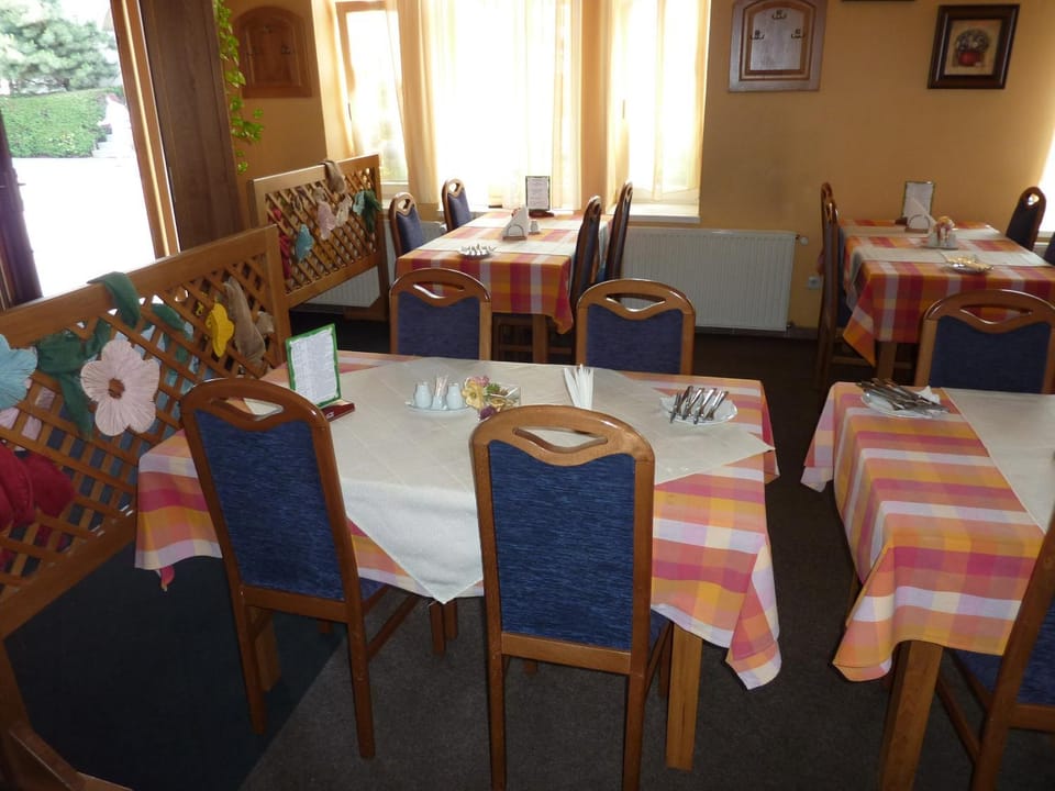Restaurant/places to eat, Day